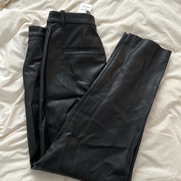 SOLD 💞 NWT Madewell X Aimee Song Slim Tapered Pants in Black Faux Leather - Picture 4 of 4